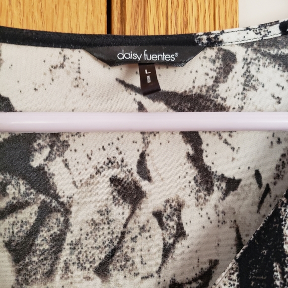 Daisy Fuentes 3/4 Sleeve - Picture 2 of 3